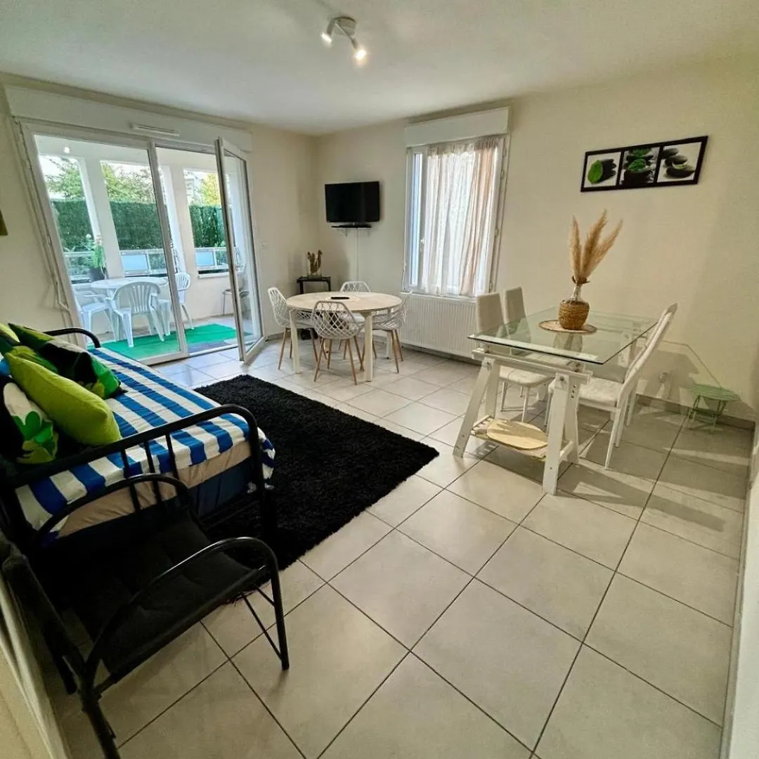 3 Chambres, Metro Tram A 50 M, Double Parking Prive ! Vaulx-en-Velin Frankrike