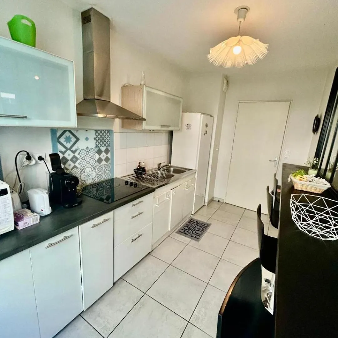3 Chambres, Metro Tram A 50 M, Double Parking Prive ! Vaulx-en-Velin 0*,
