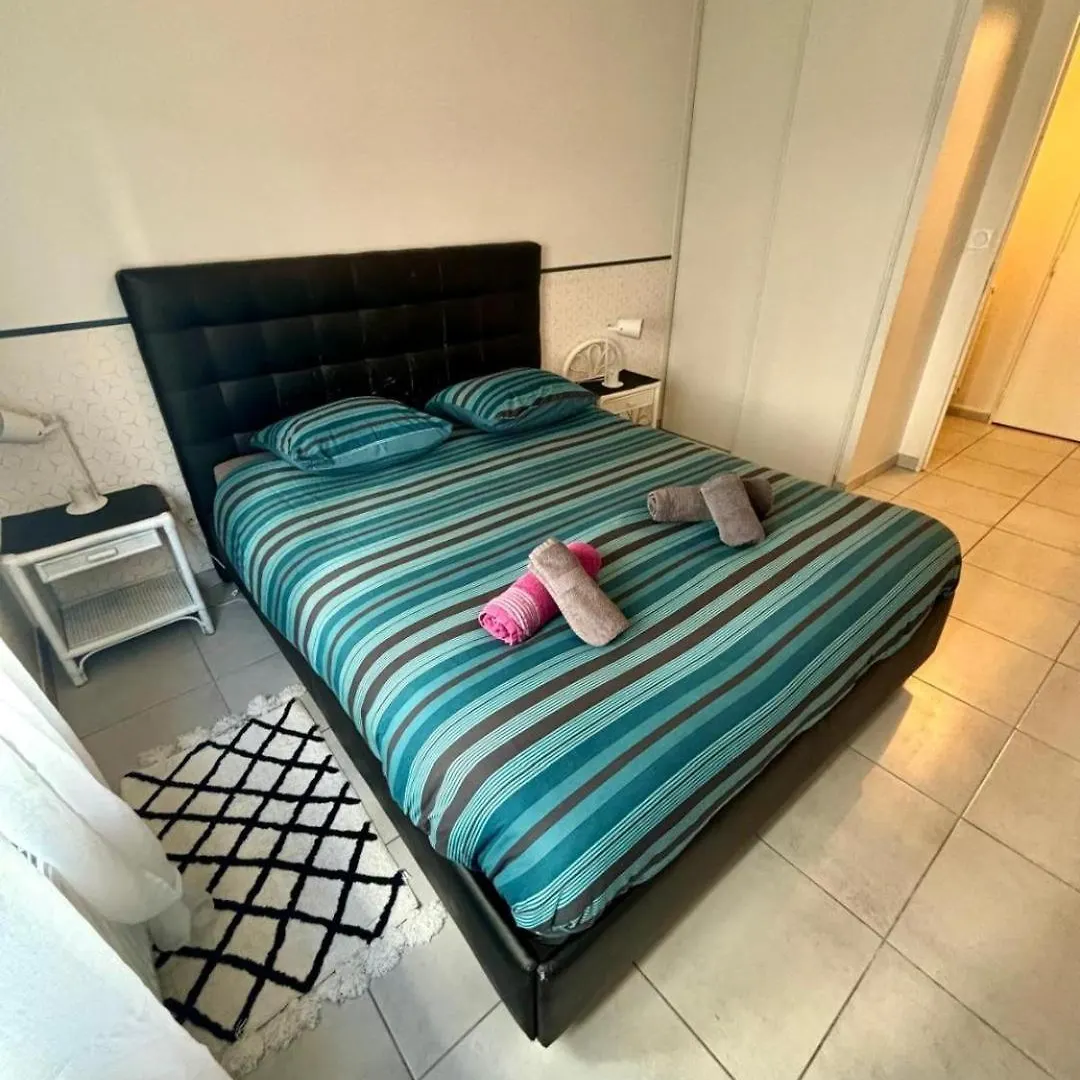 Lägenhet 3 Chambres, Metro Tram A 50 M, Double Parking Prive ! Vaulx-en-Velin Frankrike