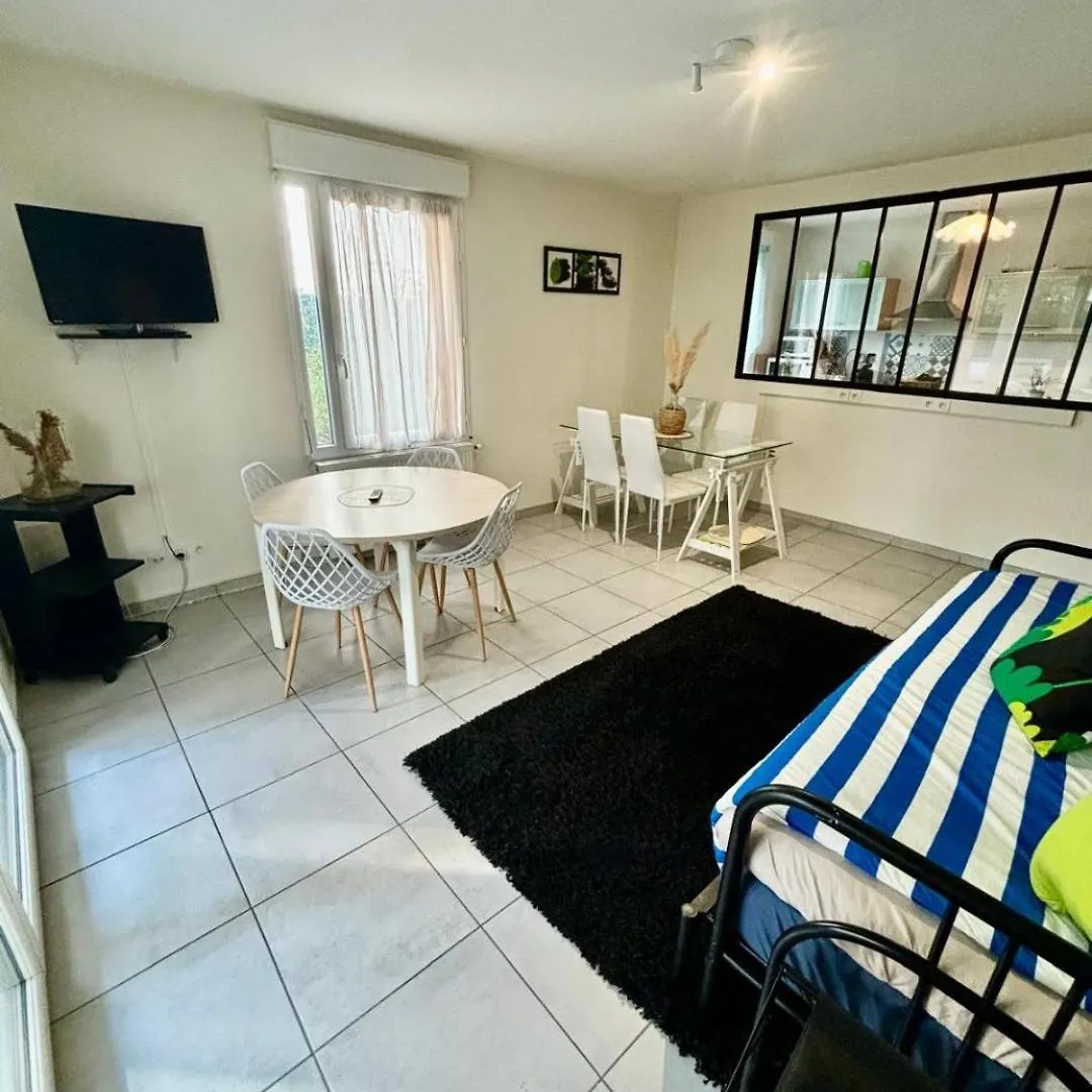 3 Chambres, Metro Tram A 50 M, Double Parking Prive ! Vaulx-en-Velin